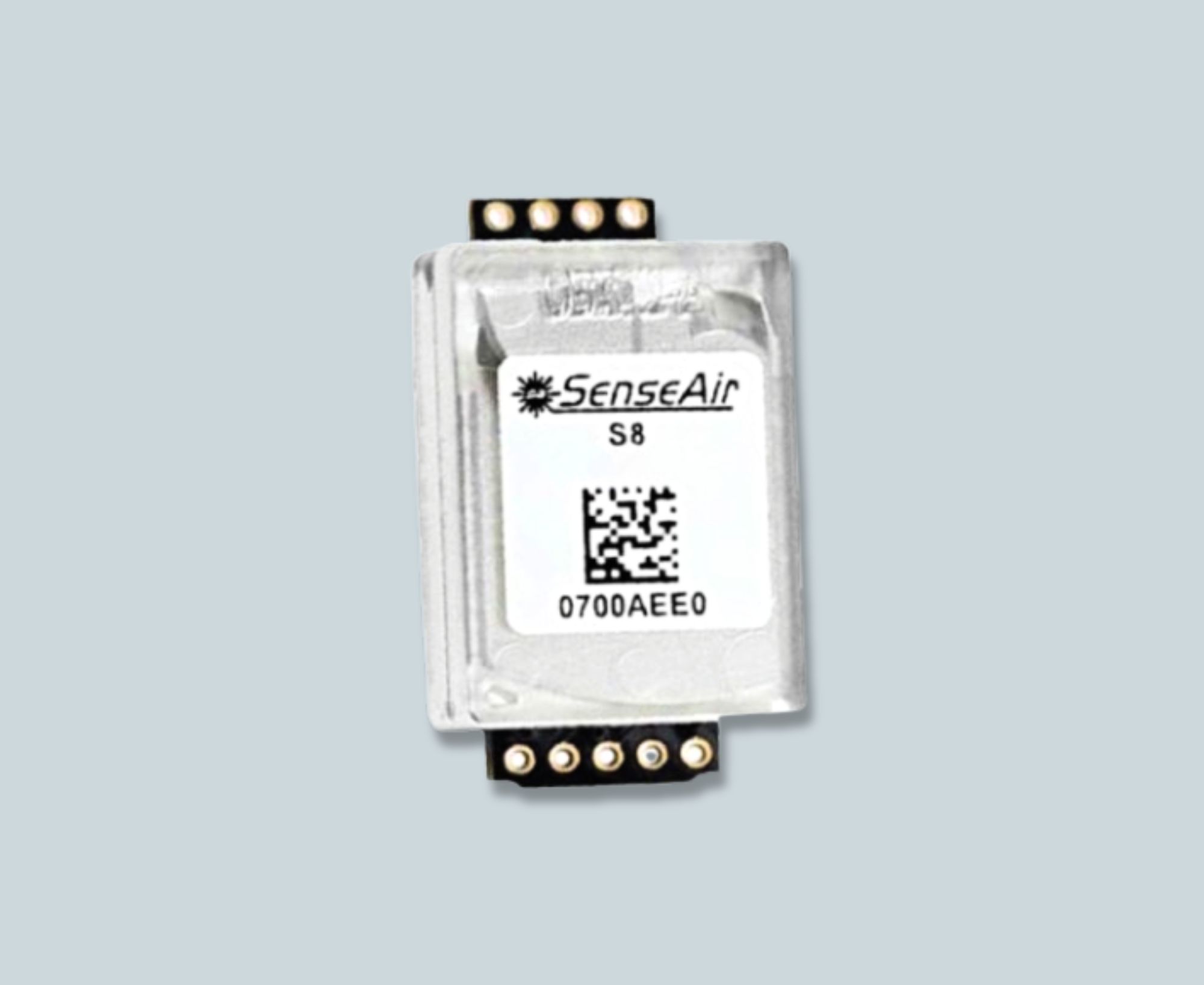 SenseAir S8 Sensormodul mit Anschlusskontakten in frontaler Produktansicht